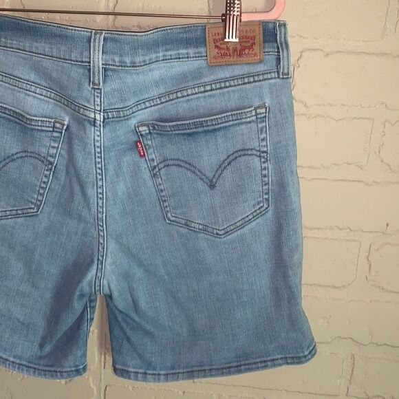 Levi’s light wash long jean shorts. Size medium - Picture 9 of 11